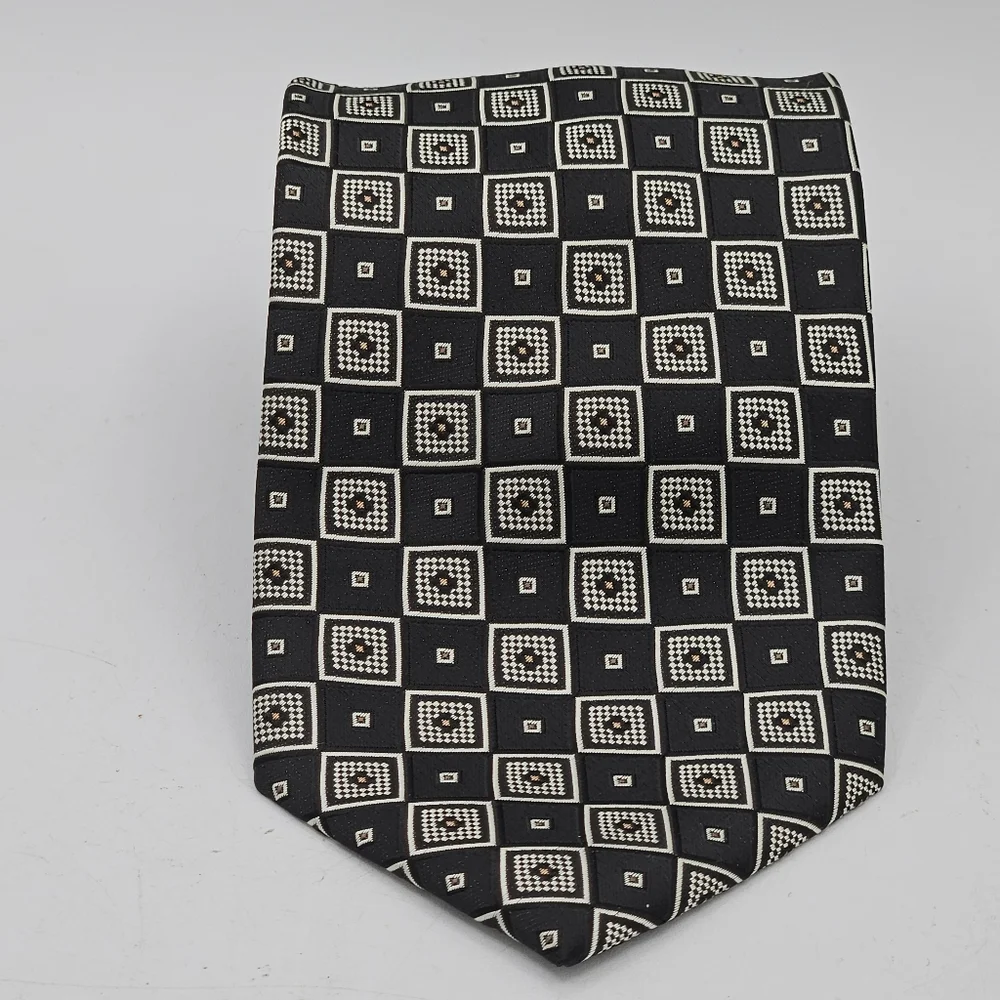 Alexander Julian colours geometric tie